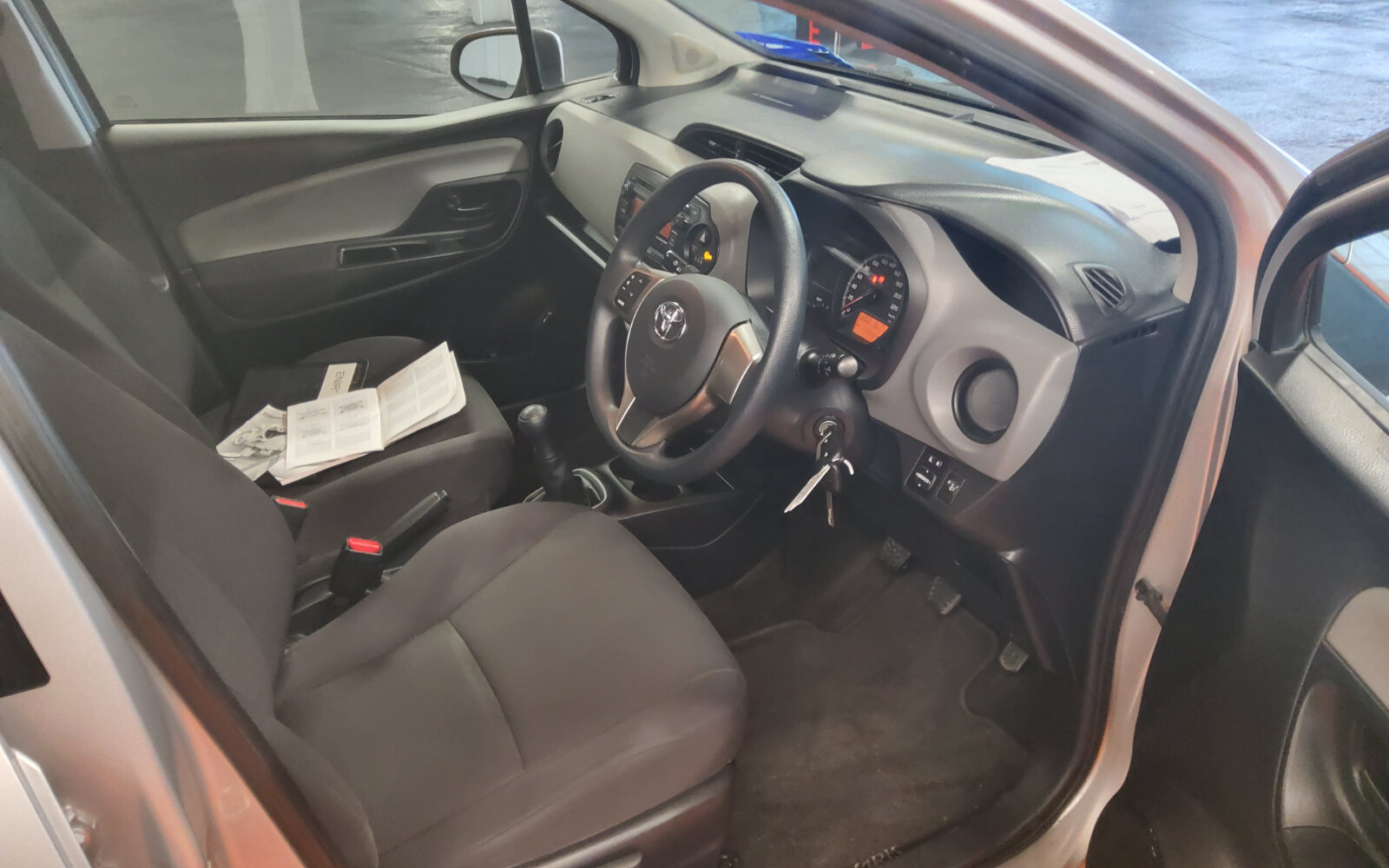 Toyota Yaris 1.0 VVT-i 3Dr Aura