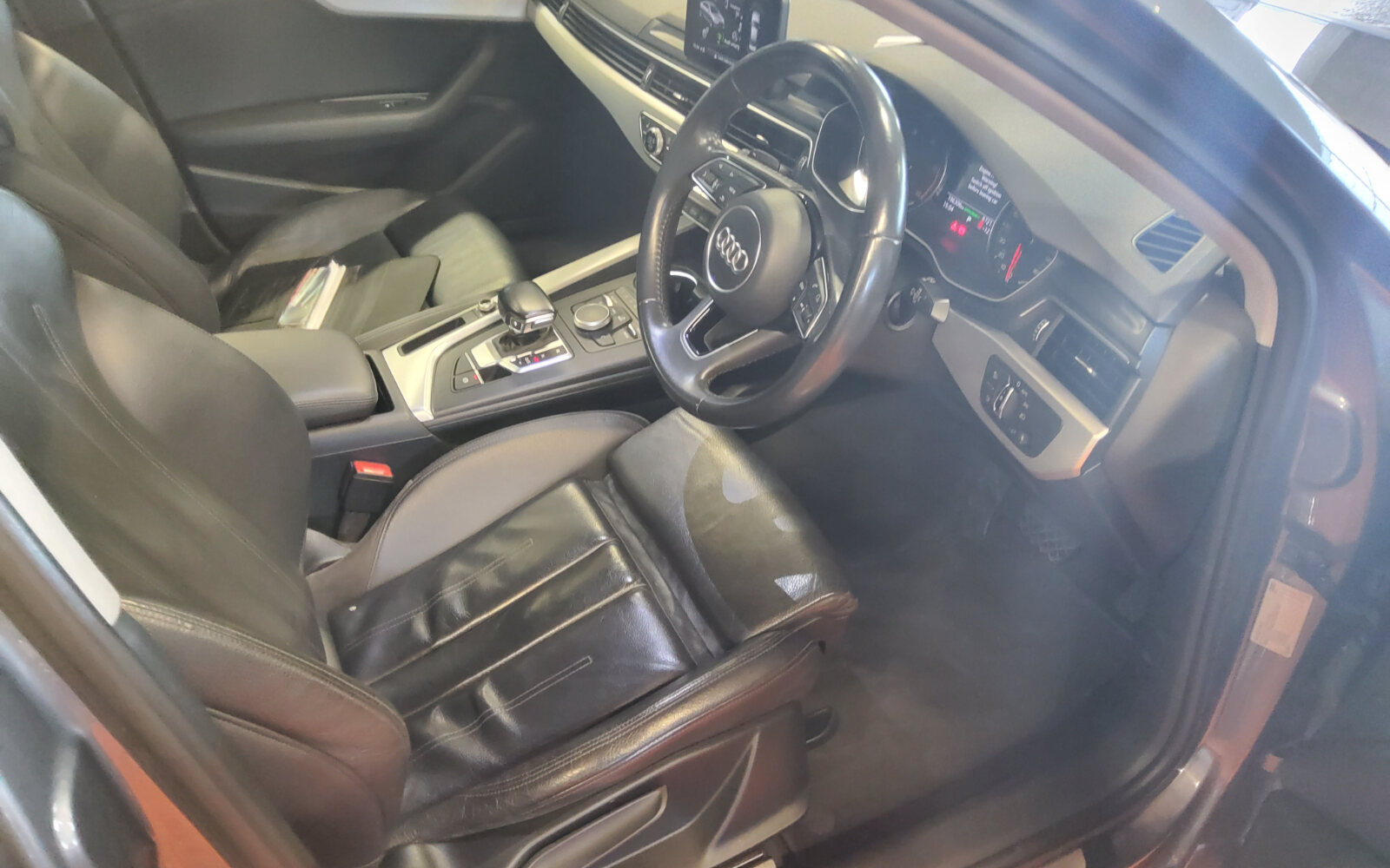 Audi A4 2.0TDI 150HP S tronic Attraction Ultra