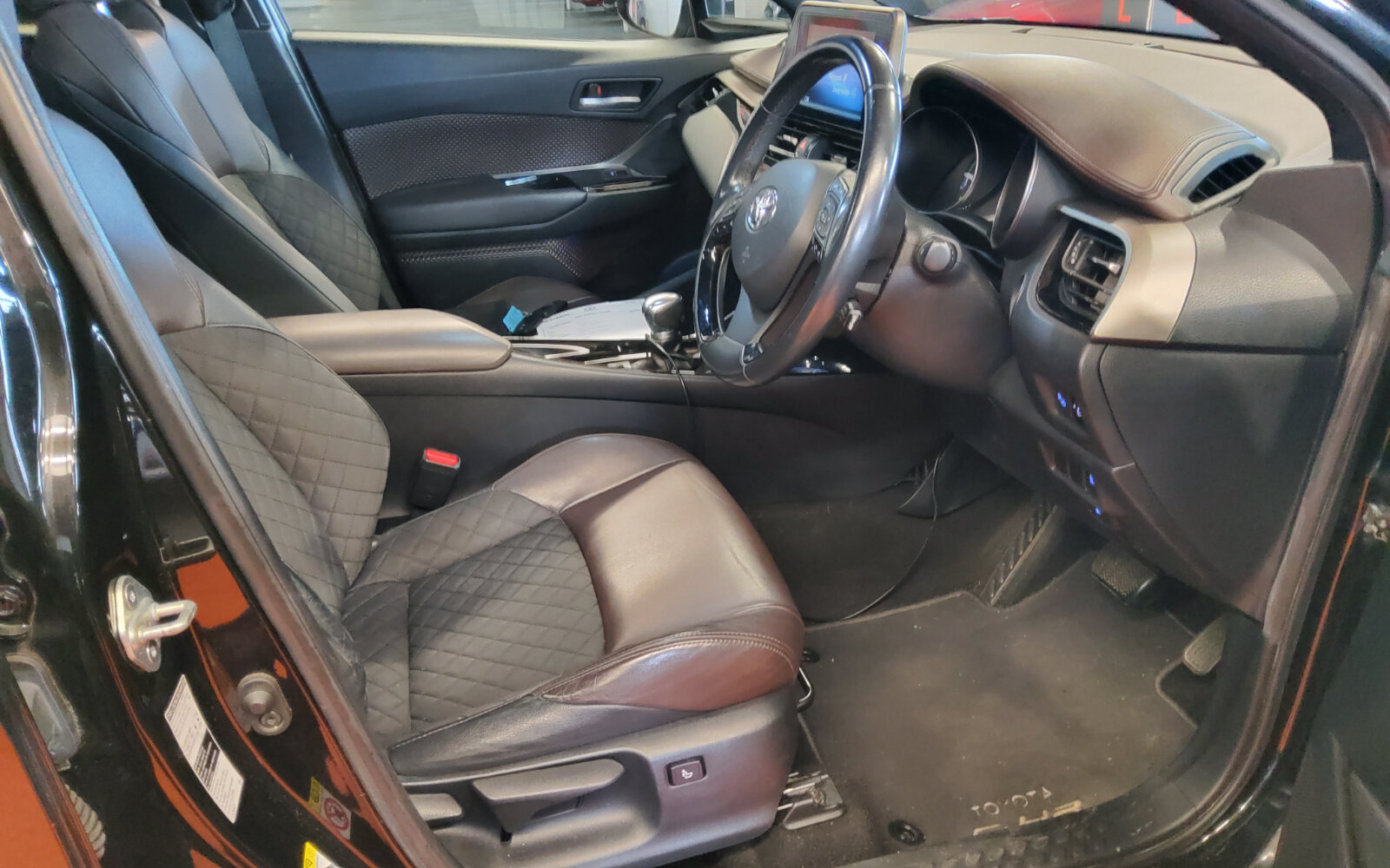 Toyota C-HR 1.8 HYBRID SOL