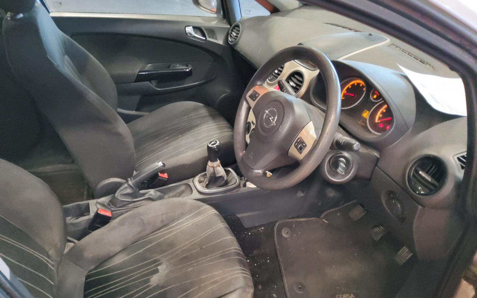 Opel Corsa 1.2i 16v CLUB 5 DR