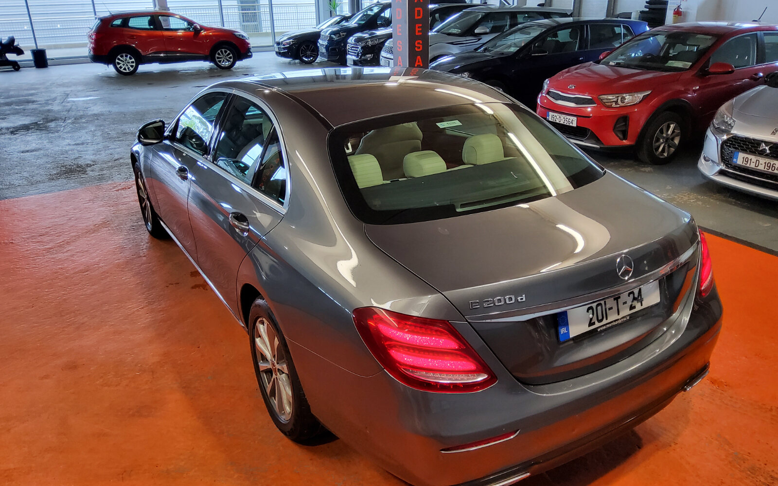 Mercedes-Benz E-Class E 200 D A/T AVANTGARDE