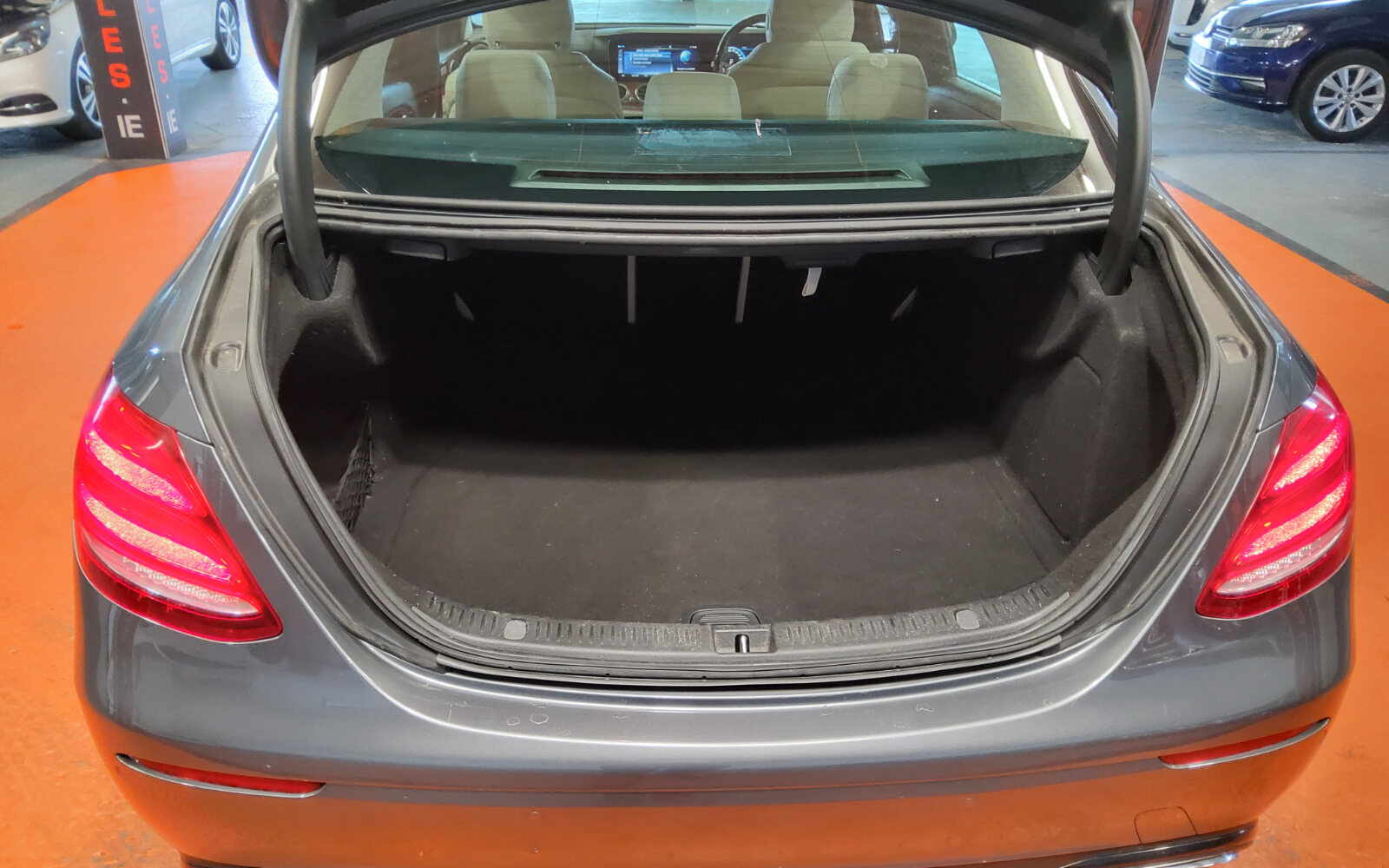 Mercedes-Benz E-Class E 200 D A/T AVANTGARDE