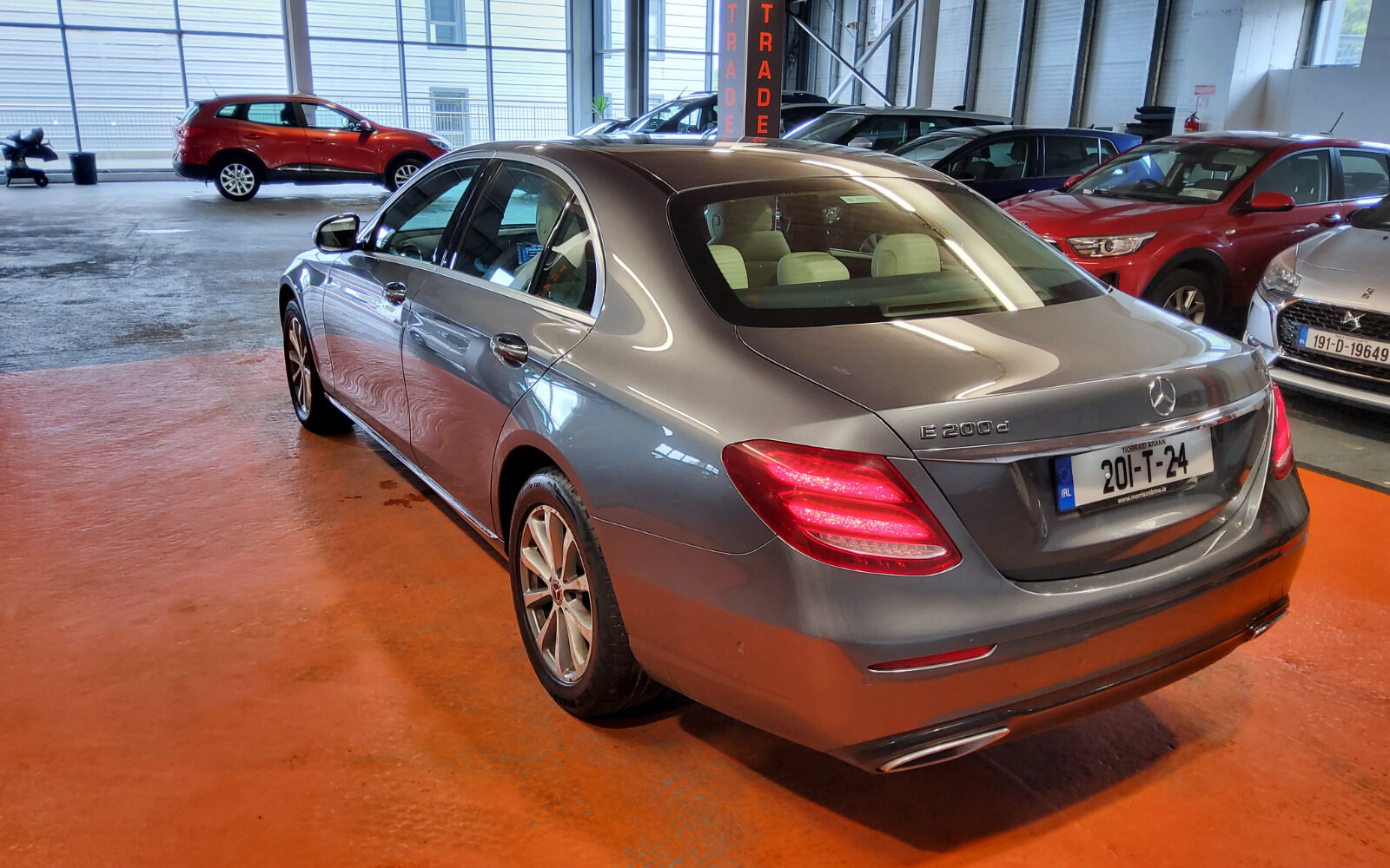 Mercedes-Benz E-Class E 200 D A/T AVANTGARDE