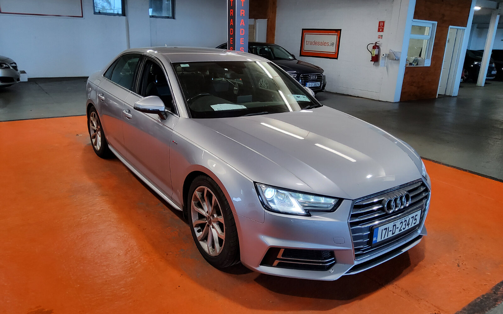 Audi A4 2.0TDI 150HP S Line