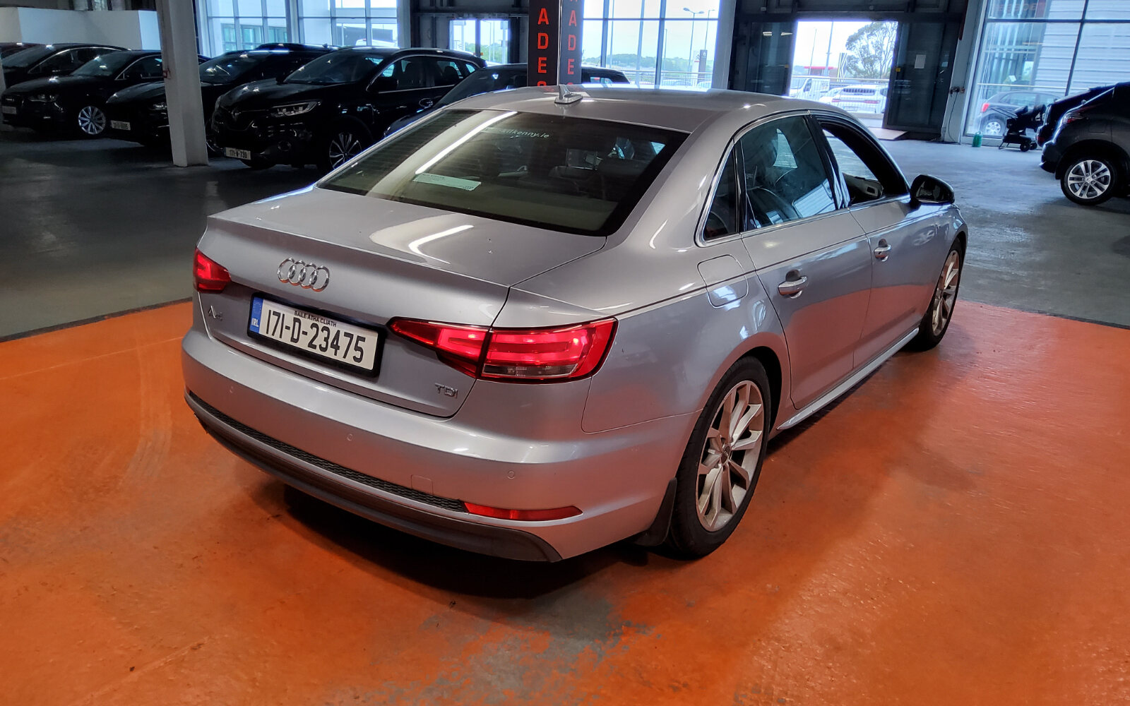 Audi A4 2.0TDI 150HP S Line