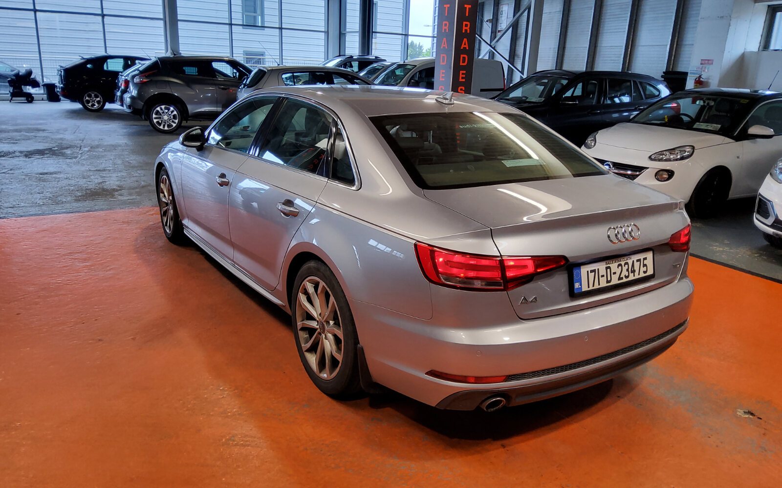 Audi A4 2.0TDI 150HP S Line