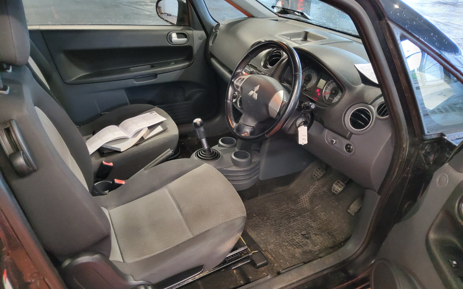 Mitsubishi Colt 1.1L Invite