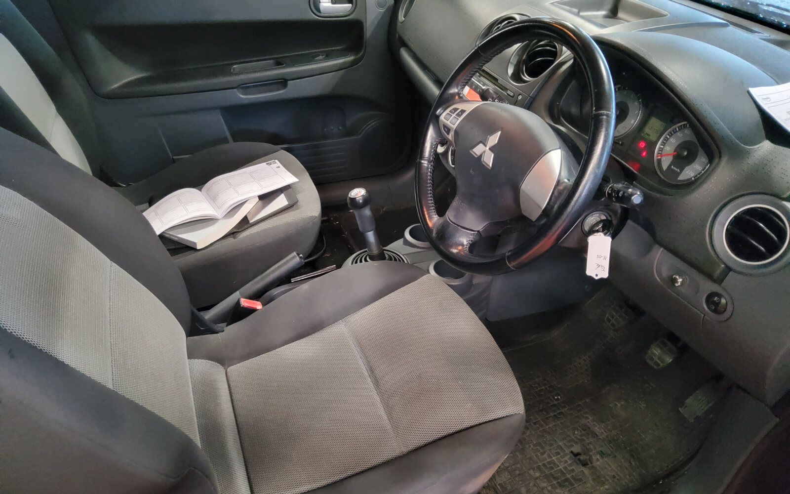 Mitsubishi Colt 1.1L Invite