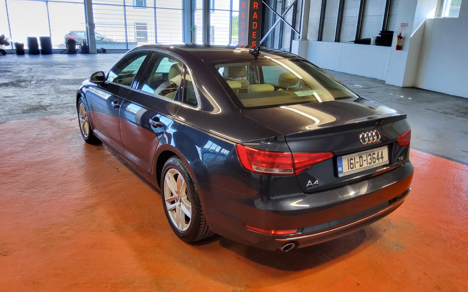 Audi A4 2.0TDI 150HP SE Ultra