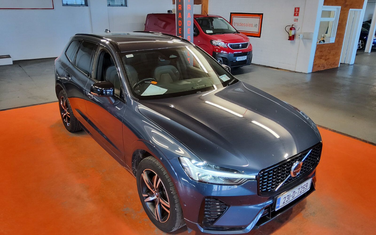 Volvo XC60 B4 diesel MHEV 197hp AT8 Plus Dark