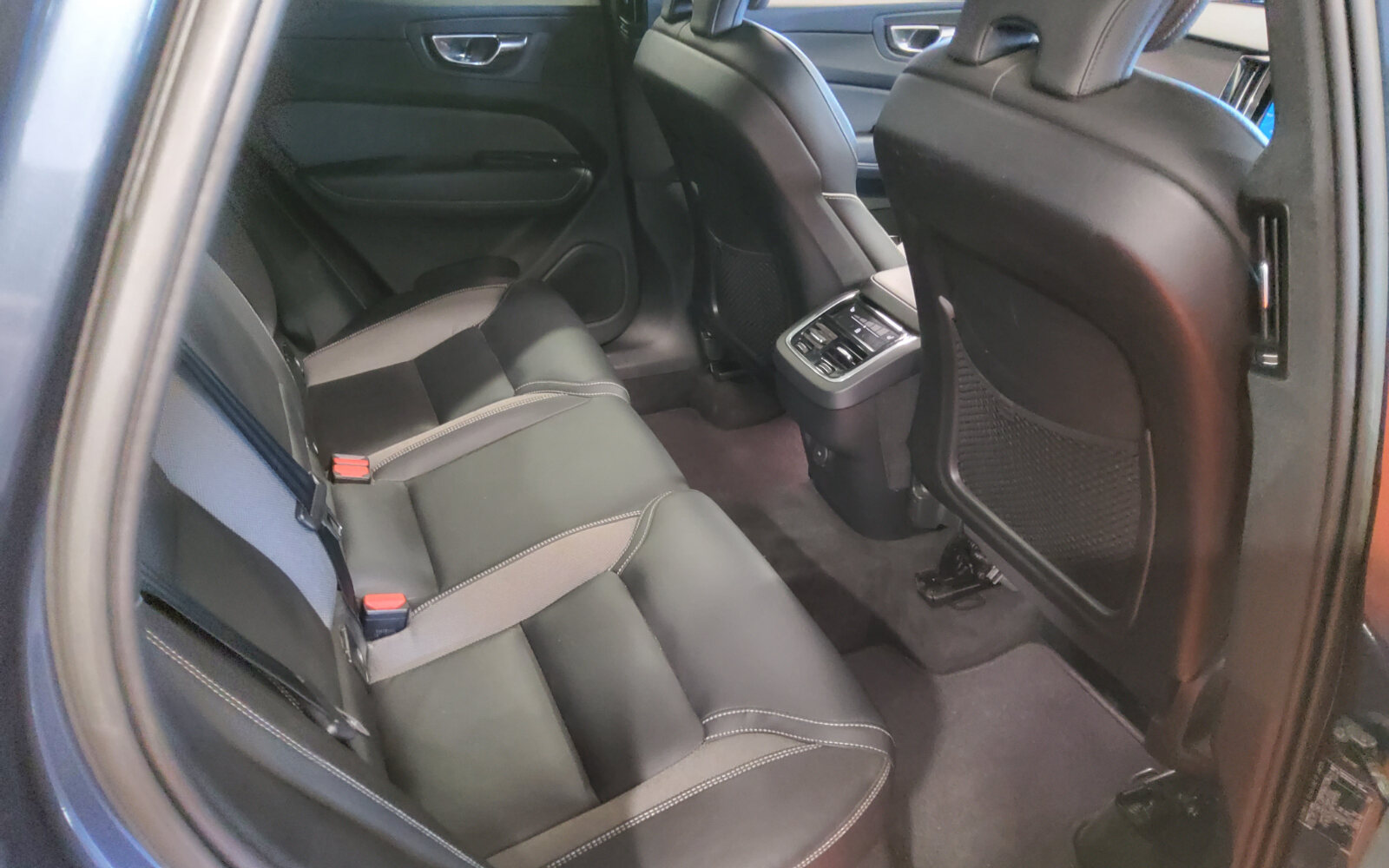 Volvo XC60 B4 diesel MHEV 197hp AT8 Plus Dark