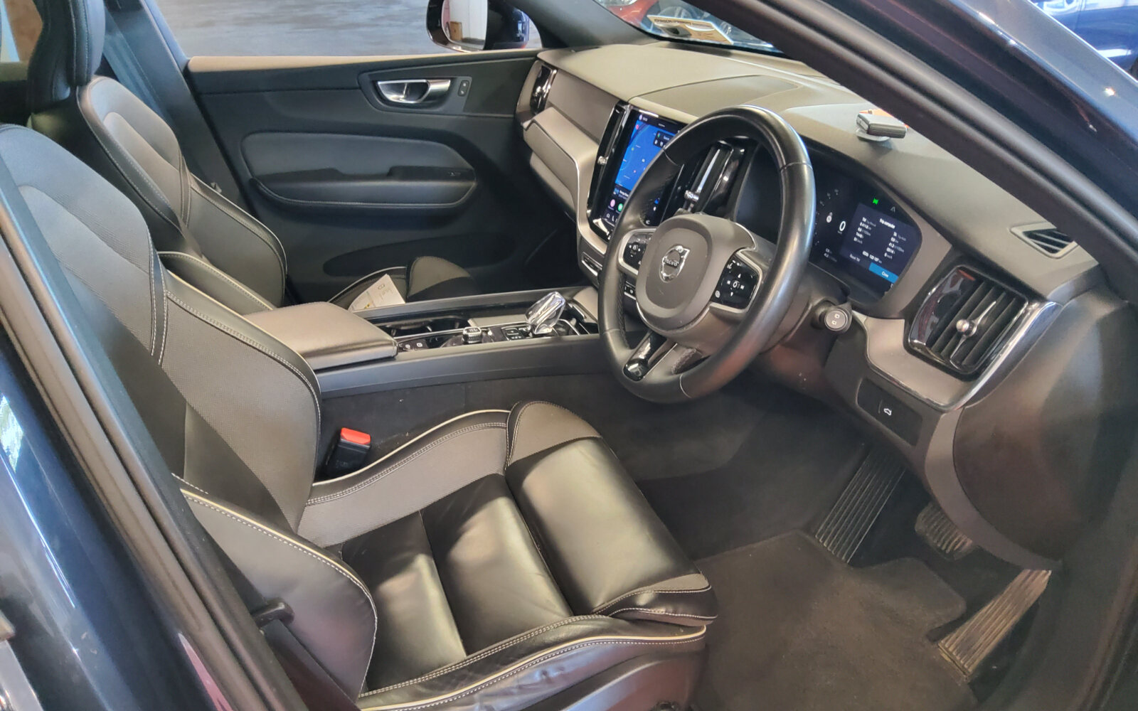 Volvo XC60 B4 diesel MHEV 197hp AT8 Plus Dark