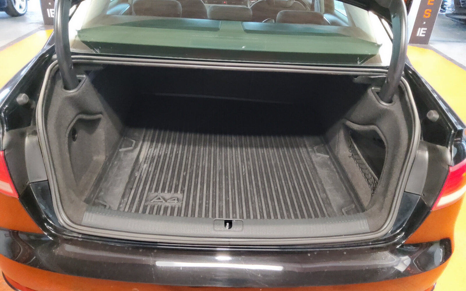 Audi A4 2.0TDI 122HP Attraction Ultra