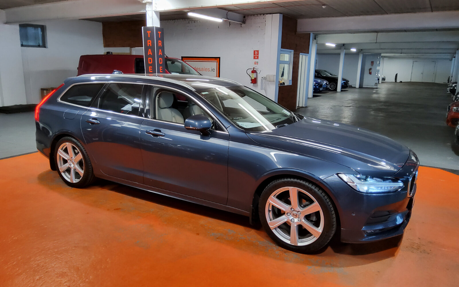 Volvo V90 D4 (190hp) Momentum Auto