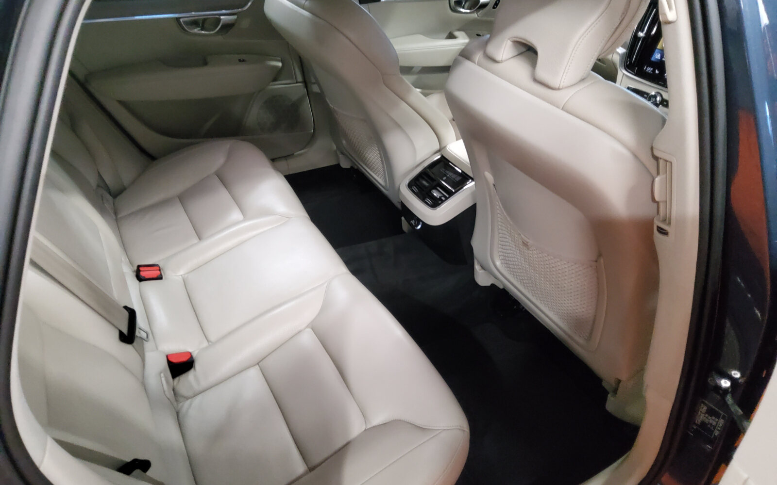 Volvo V90 D4 (190hp) Momentum Auto