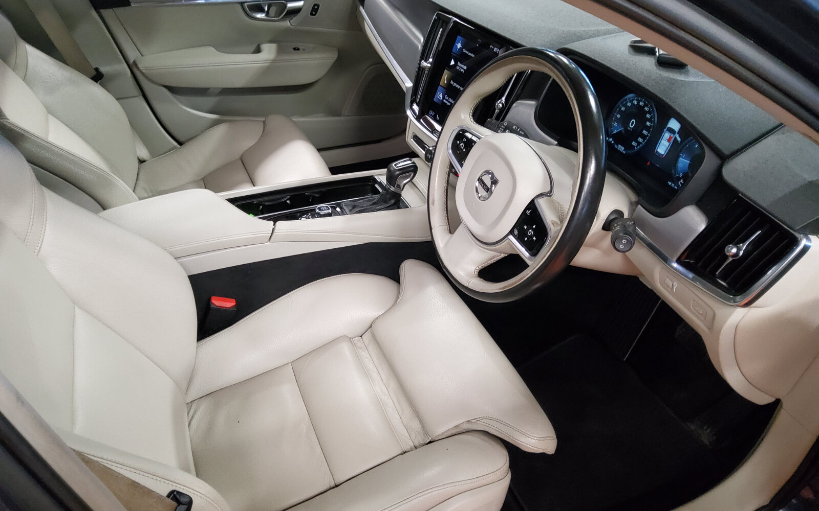 Volvo V90 D4 (190hp) Momentum Auto