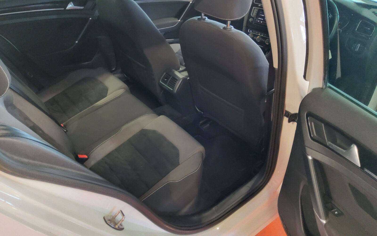 Volkswagen Golf 1.6 TDI 5DR 110HP Highline