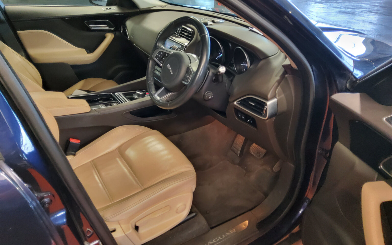 Jaguar F-Pace AWD 2.0 D 180PS Prestige Auto