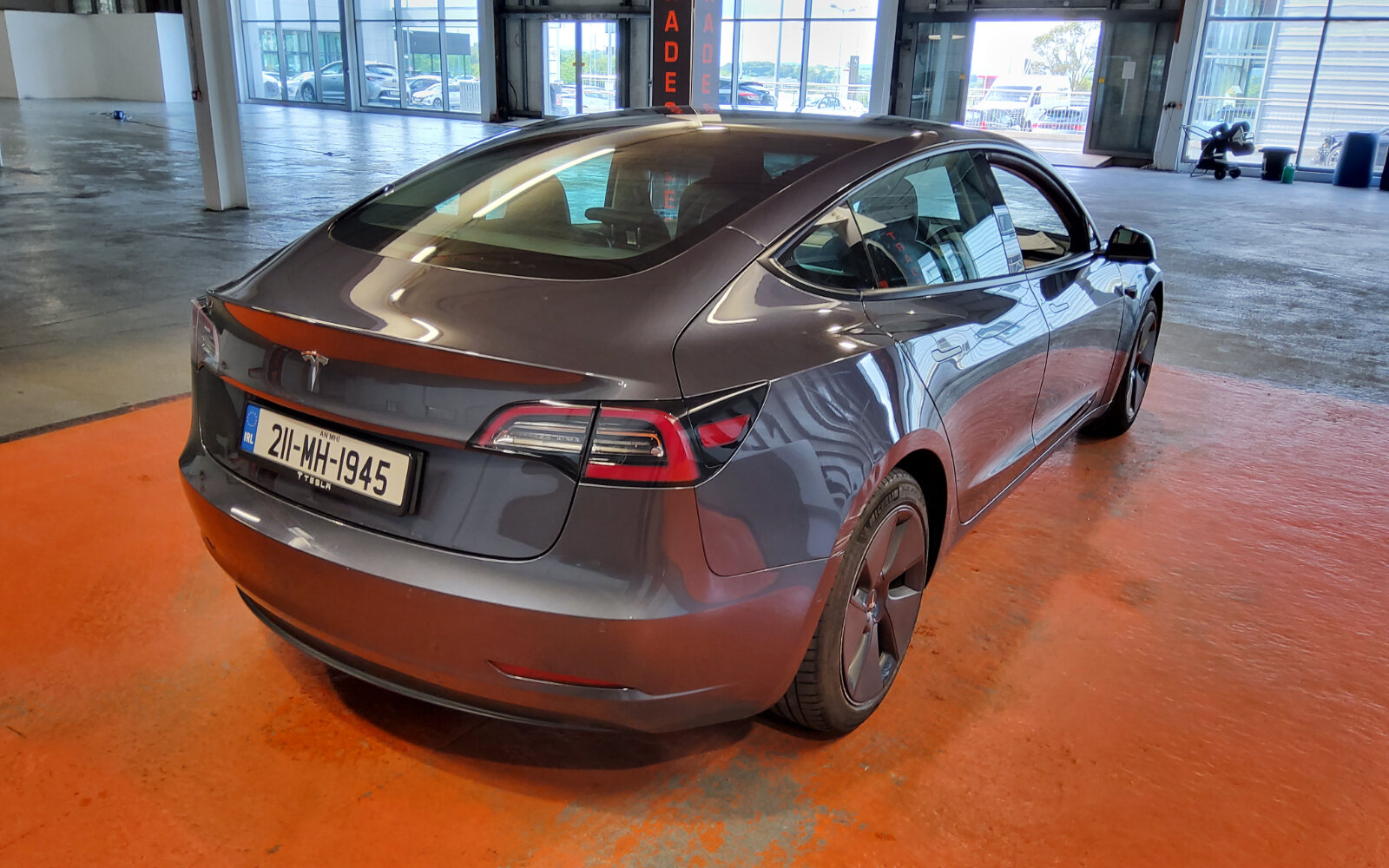 Tesla Model 3 RWD