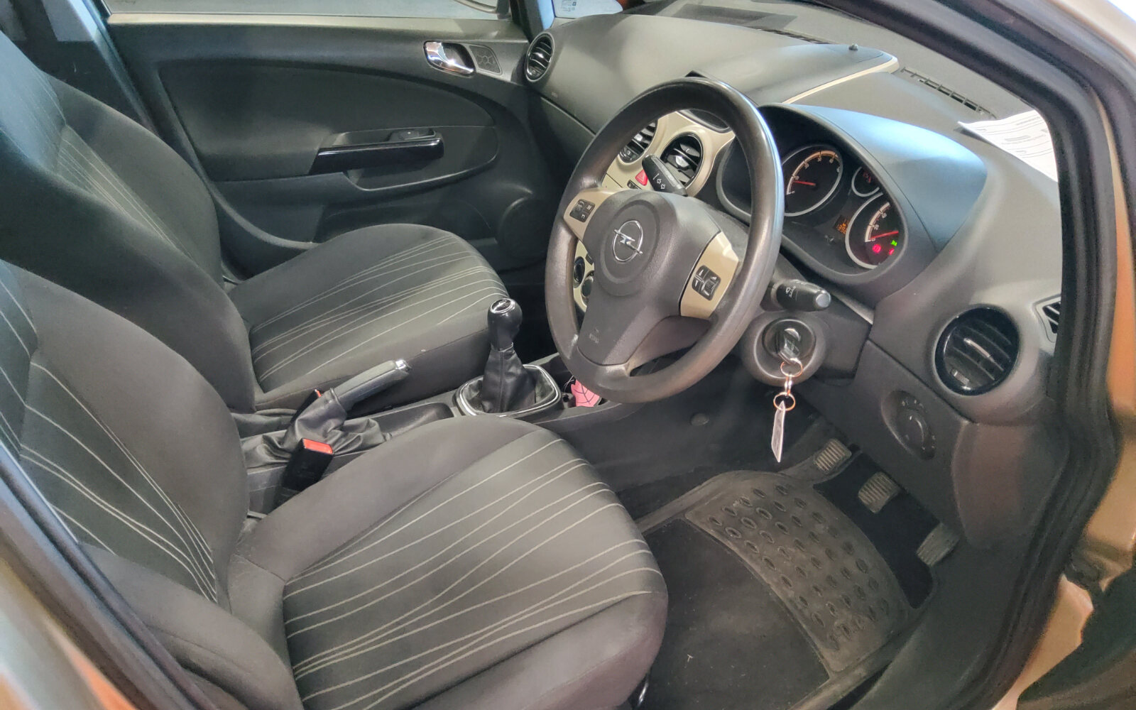 Opel Corsa 1.2i 16v CLUB 5 DR