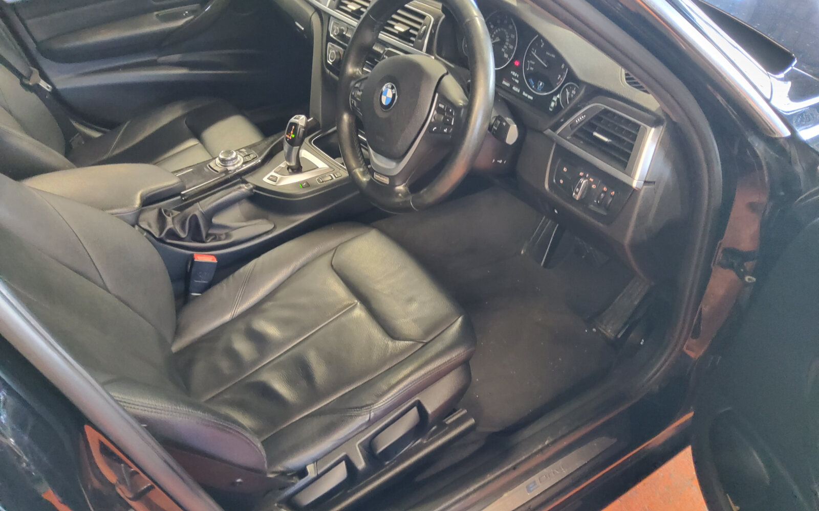 BMW 3-Series 330e Luxury