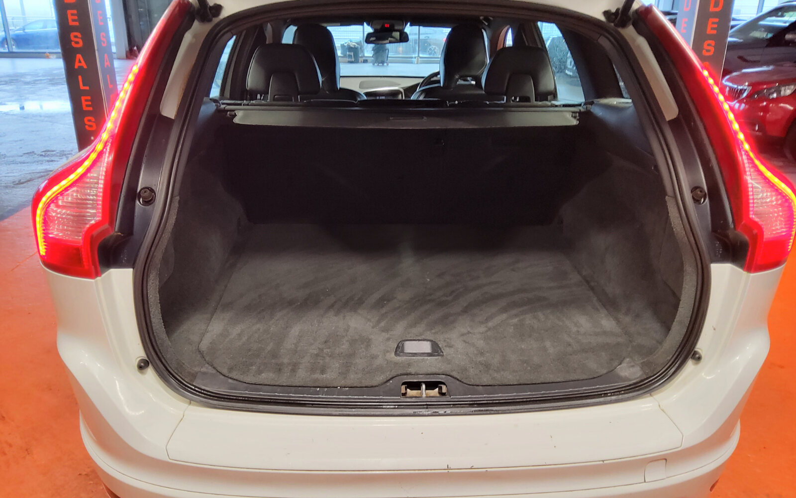 Volvo XC60 D4 (181hp) FWD R-Design