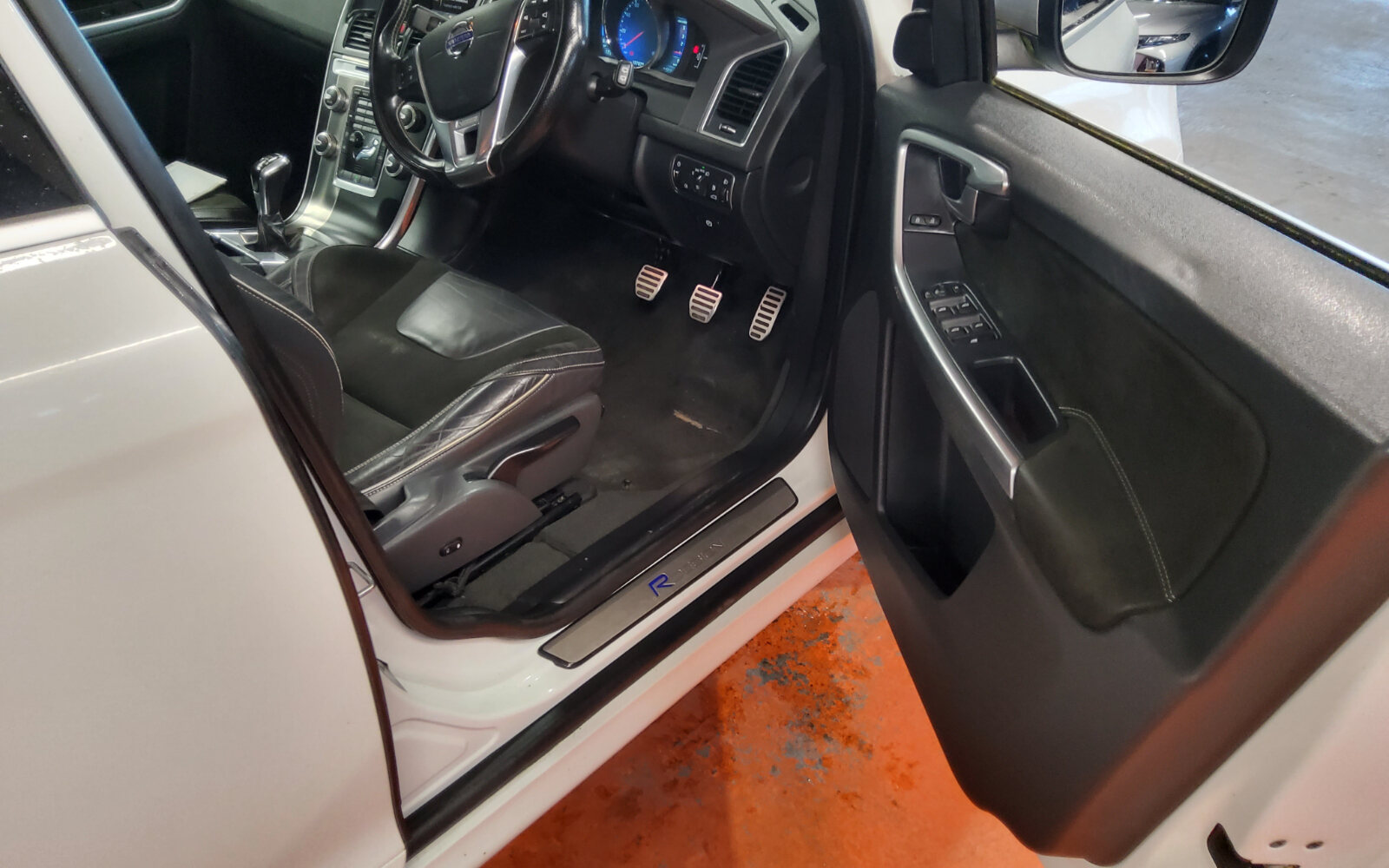 Volvo XC60 D4 (181hp) FWD R-Design