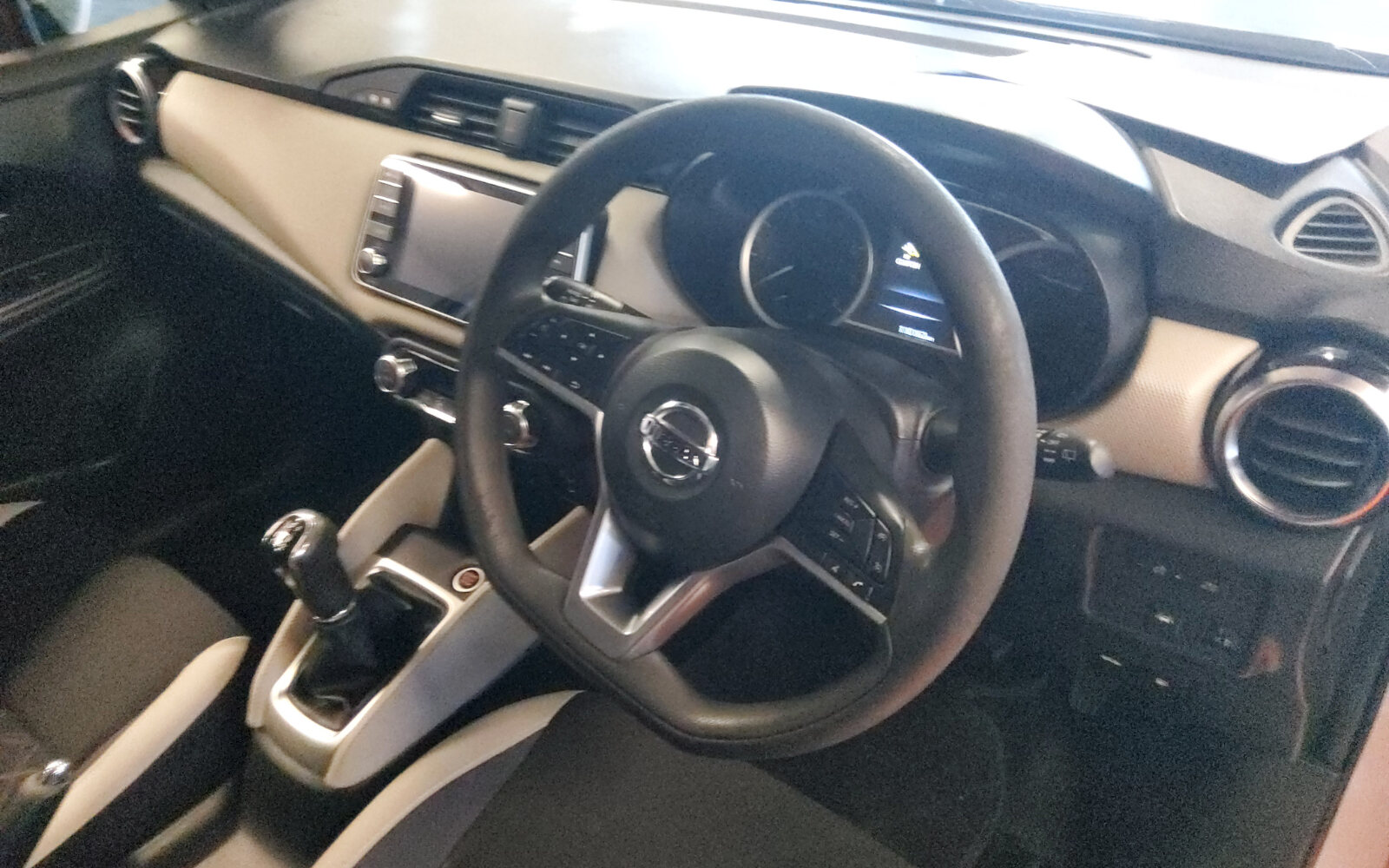 Nissan Micra 1.0 73ps SV