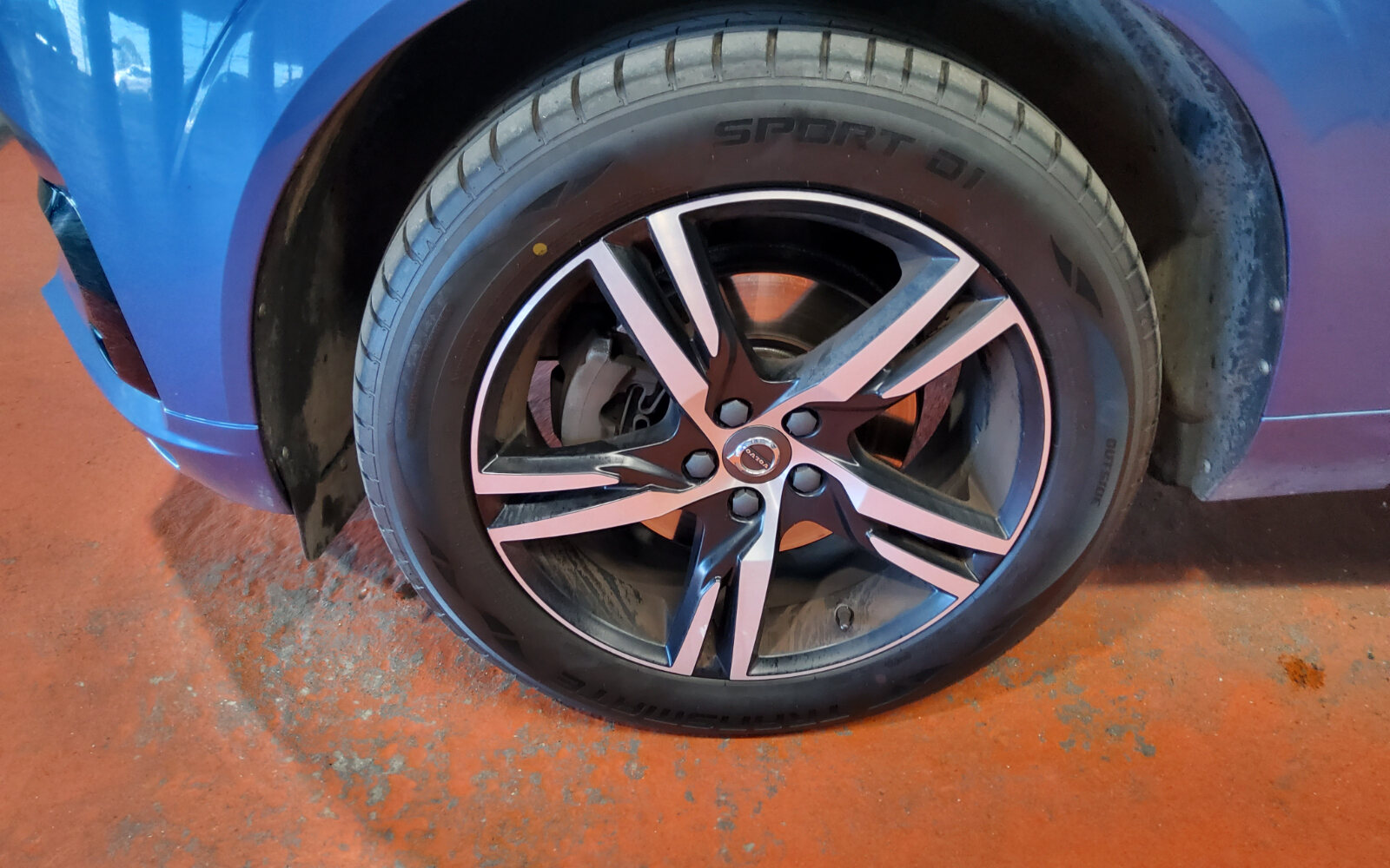 Volvo XC60 D4 (190hp) FWD R-Design Automatic