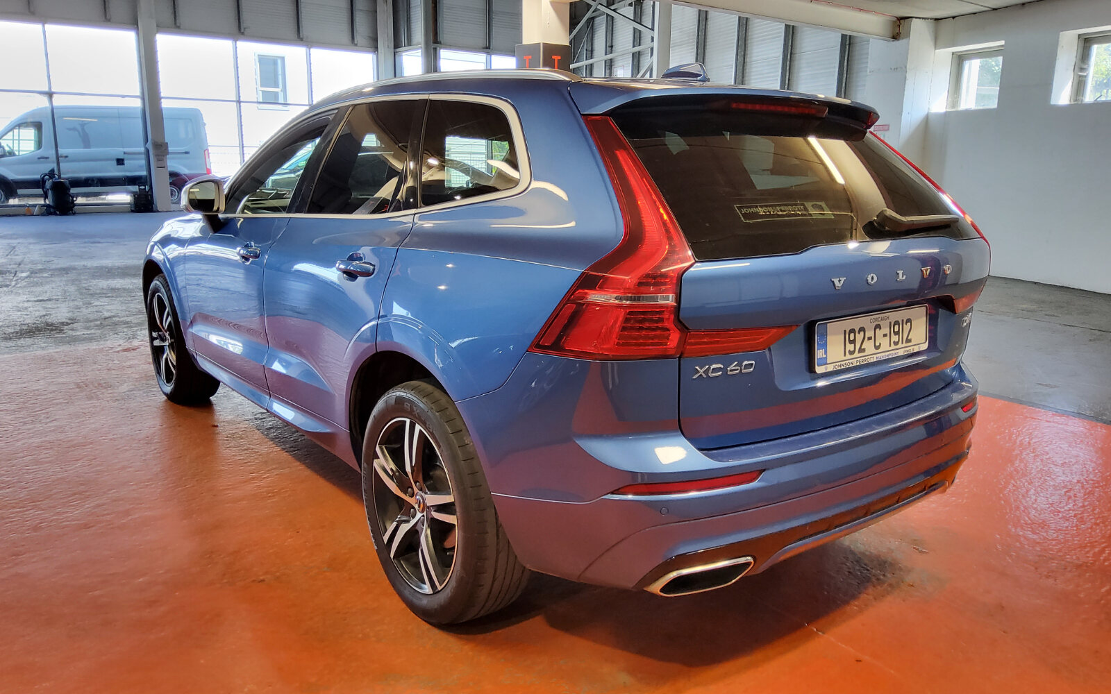 Volvo XC60 D4 (190hp) FWD R-Design Automatic