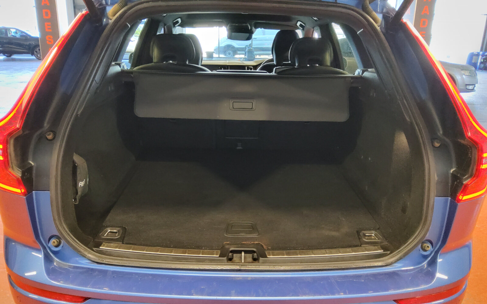 Volvo XC60 D4 (190hp) FWD R-Design Automatic