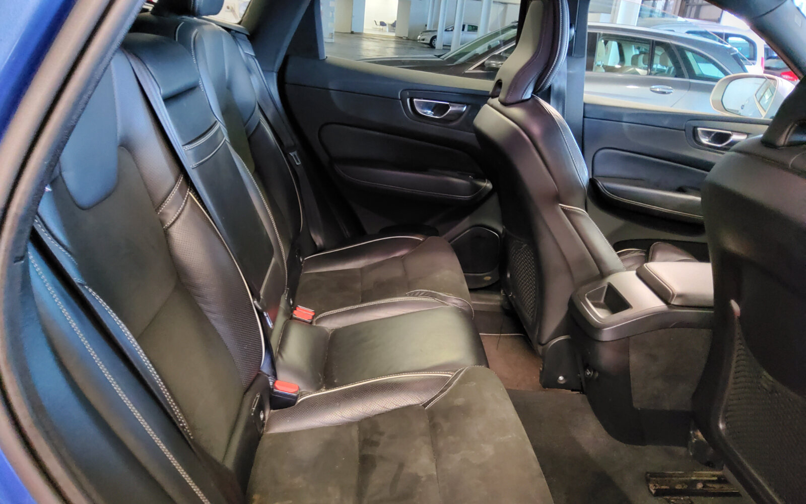 Volvo XC60 D4 (190hp) FWD R-Design Automatic