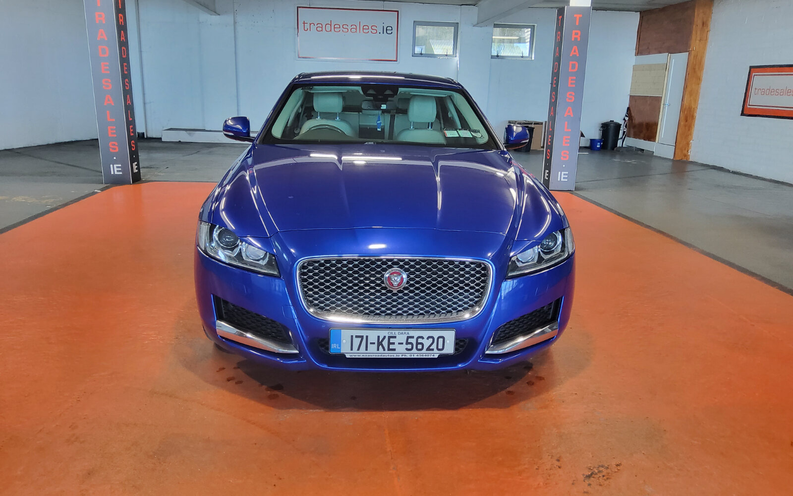 Jaguar XF 2.0 D 180PS Portfolio Manual