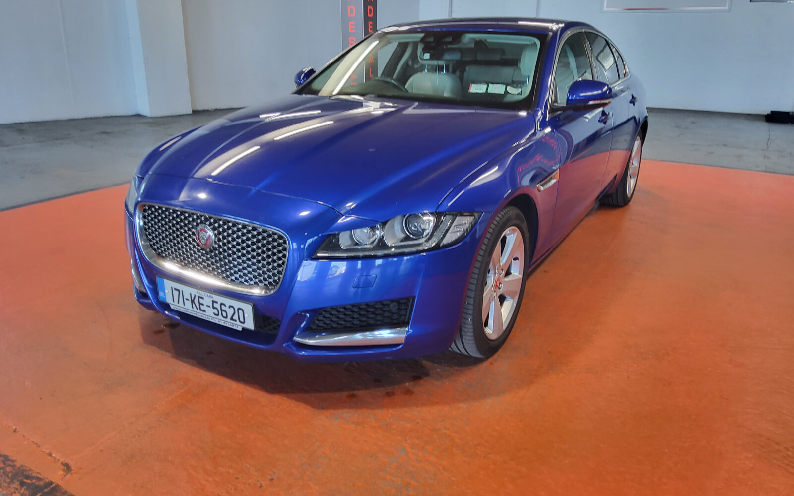 Jaguar XF 2.0 D 180PS Portfolio Manual