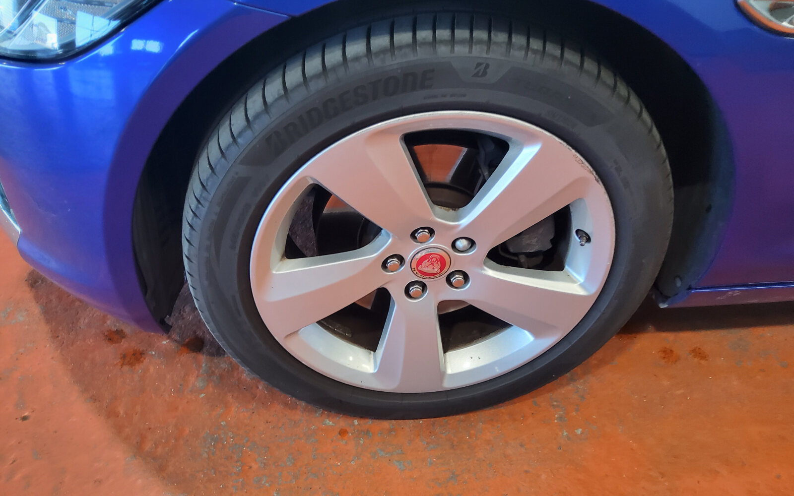 Jaguar XF 2.0 D 180PS Portfolio Manual