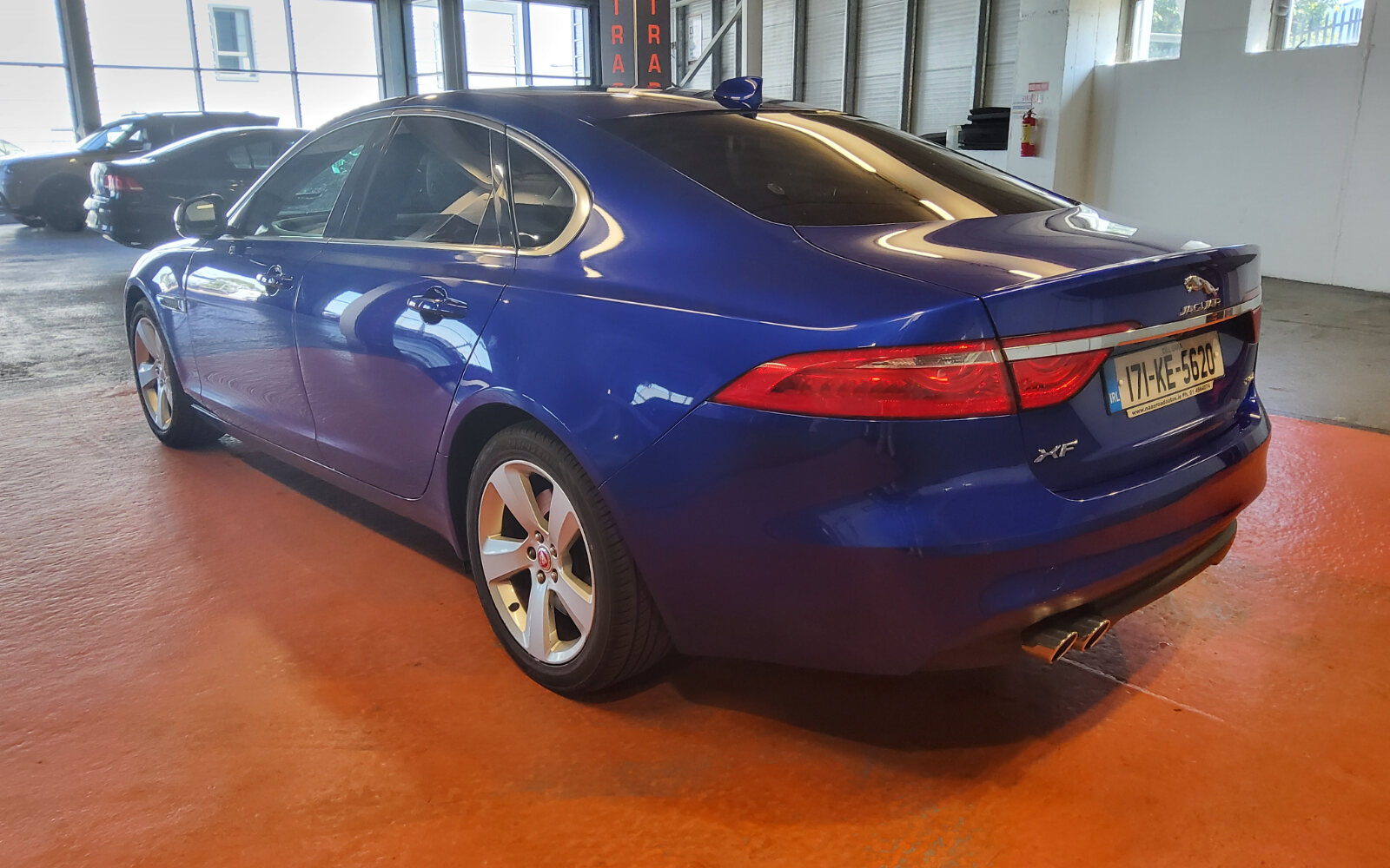 Jaguar XF 2.0 D 180PS Portfolio Manual