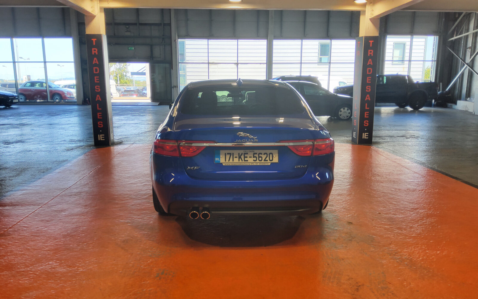 Jaguar XF 2.0 D 180PS Portfolio Manual