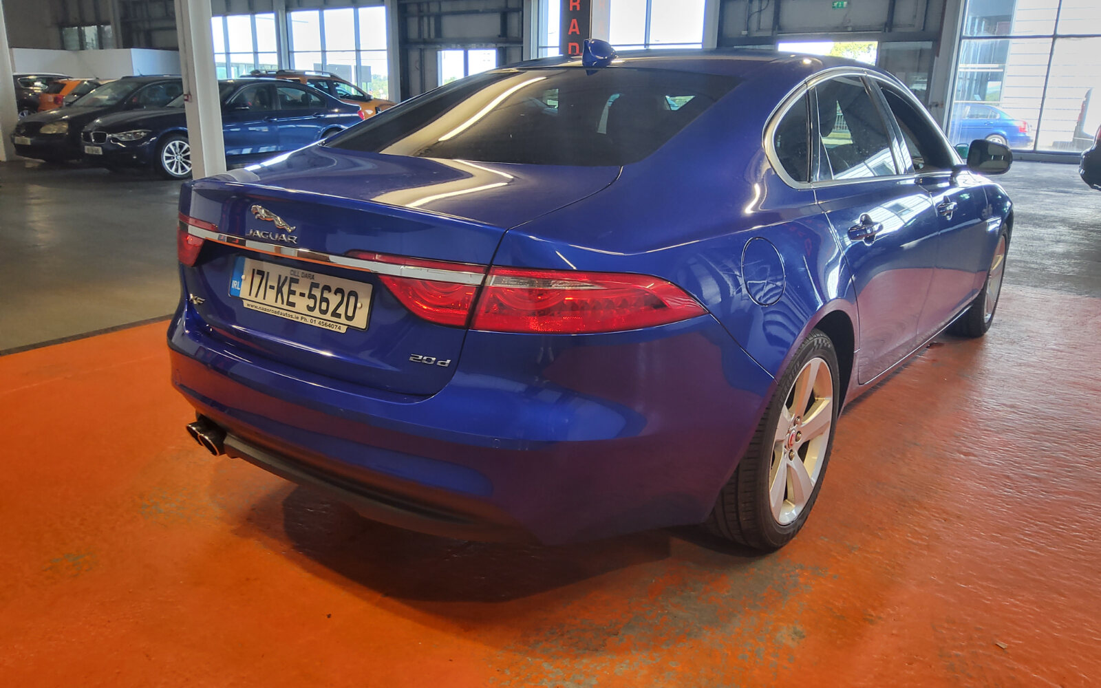 Jaguar XF 2.0 D 180PS Portfolio Manual