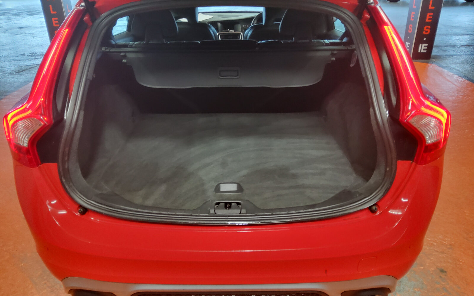 Volvo V60 D2 (120hp) R-DESIGN