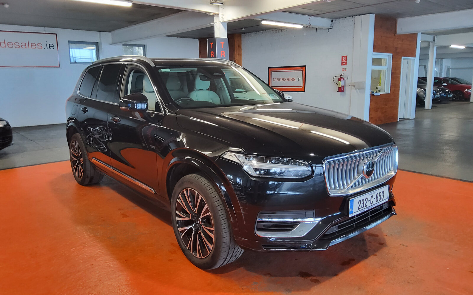 Volvo XC90 T8 PHEV 455hp Core (Bright Theme)