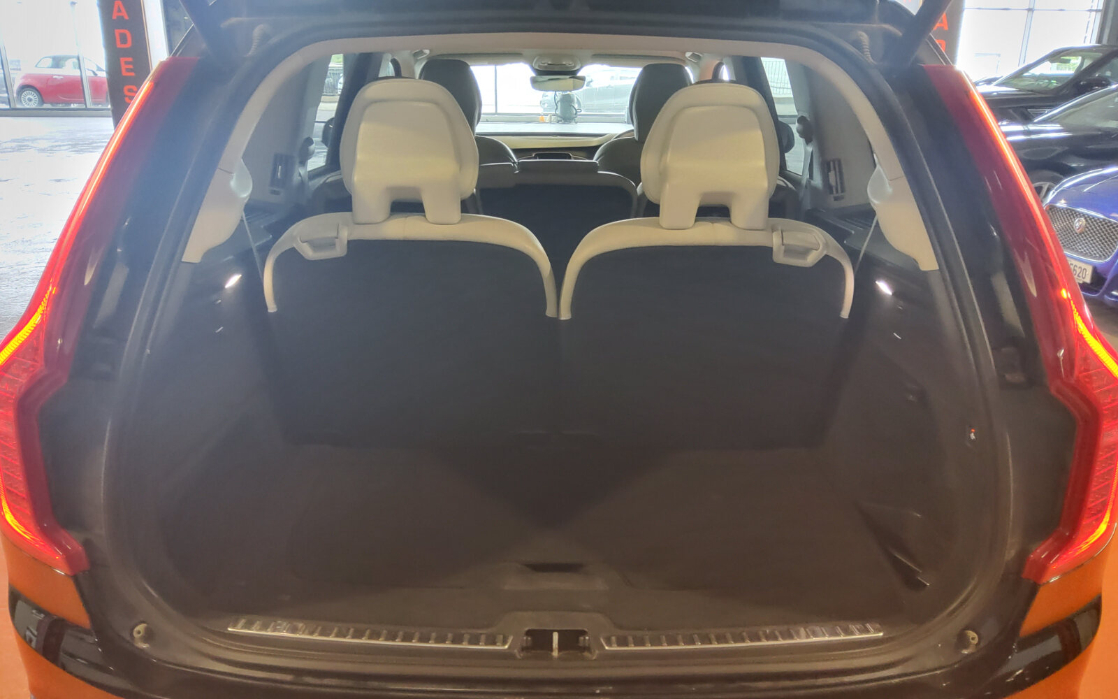 Volvo XC90 T8 PHEV 455hp Core (Bright Theme)