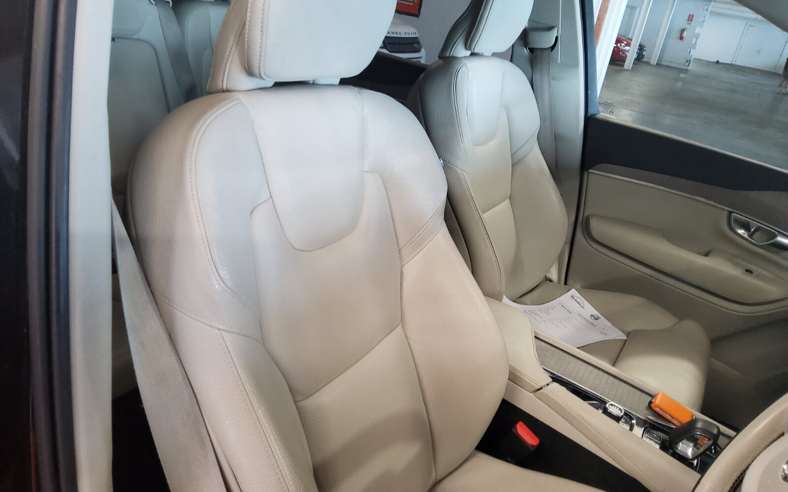 Volvo XC90 T8 PHEV 455hp Core (Bright Theme)
