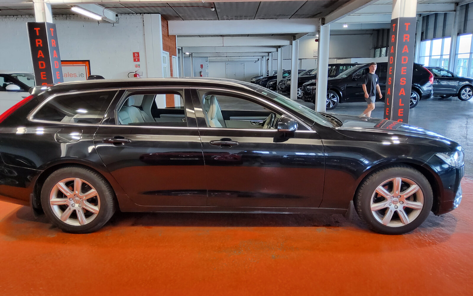 Volvo V90 D4 (190hp) Momentum Auto