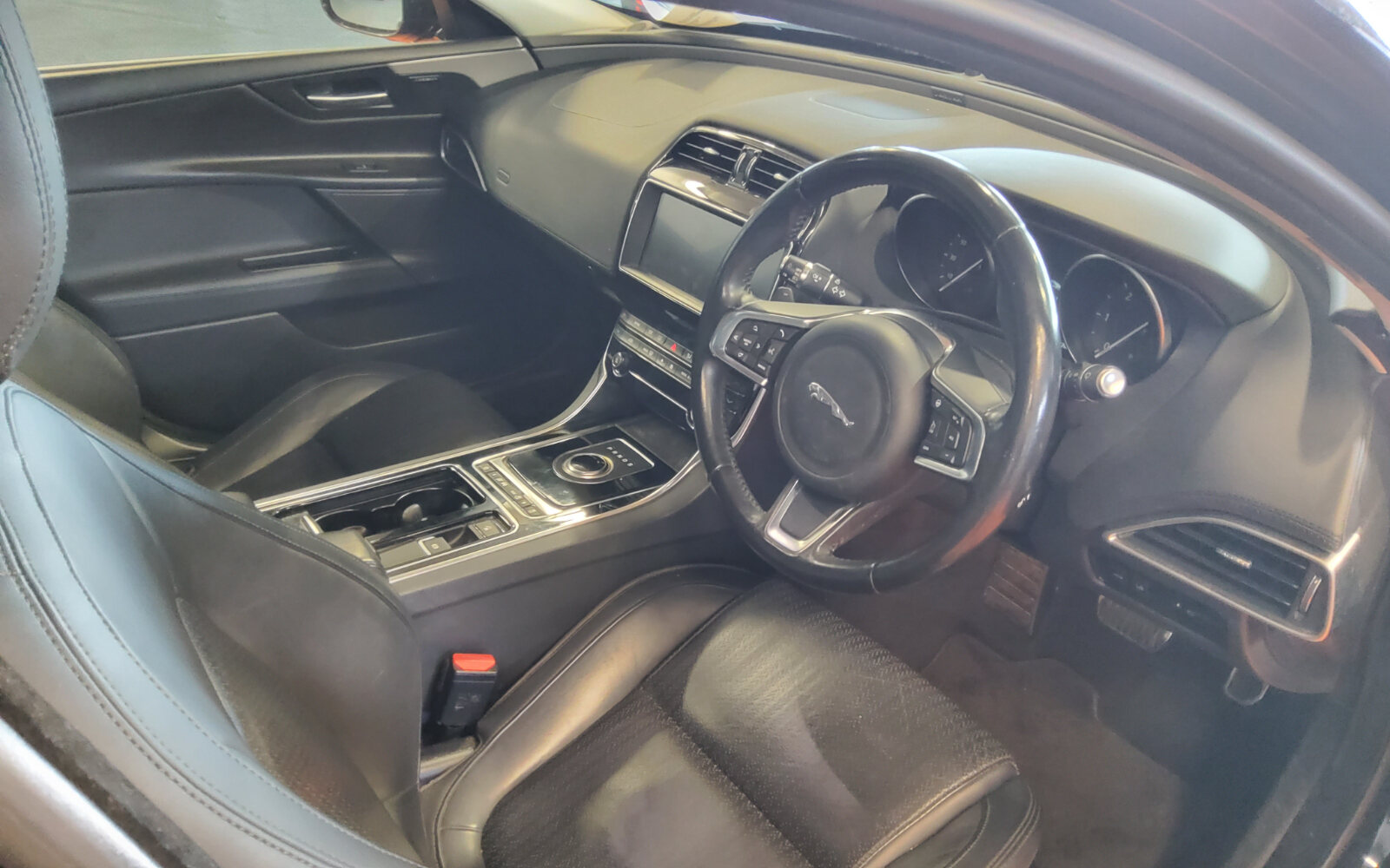 Jaguar XE 2.0D I4 180 PS RWD Auto Portfolio