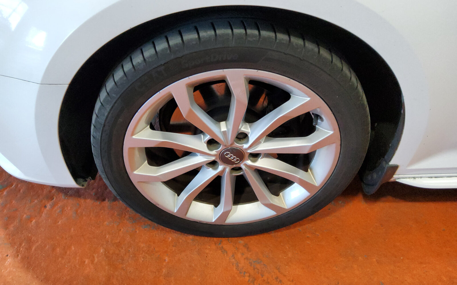 Audi A4 2.0TDI 122HP S Line