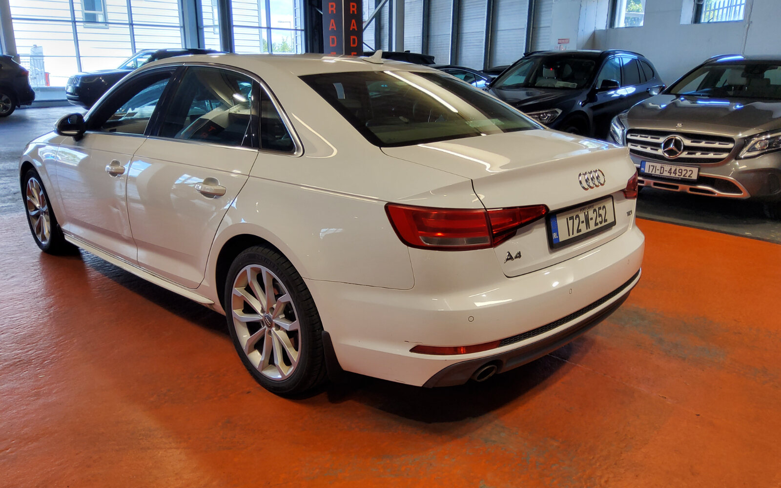 Audi A4 2.0TDI 122HP S Line