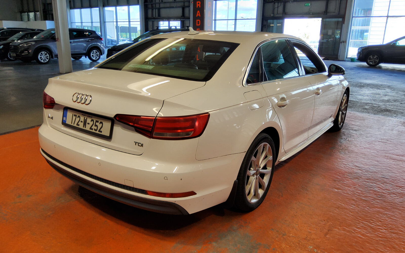Audi A4 2.0TDI 122HP S Line