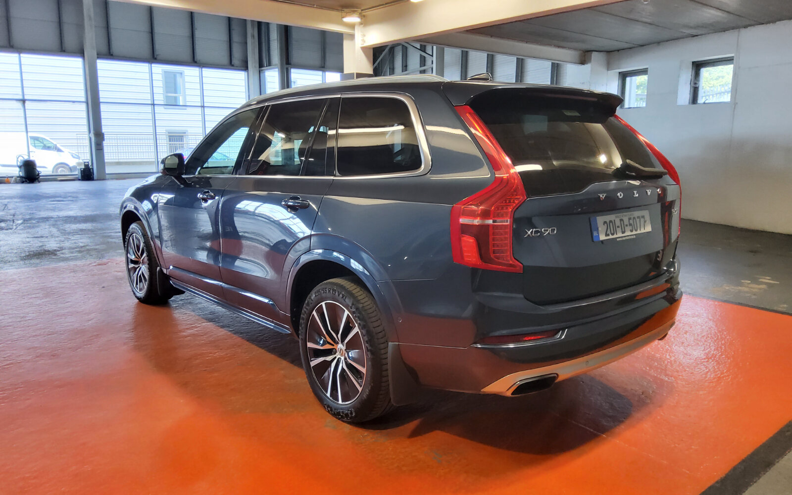 Volvo XC90 B5 (235hp) AWD Momentum Auto
