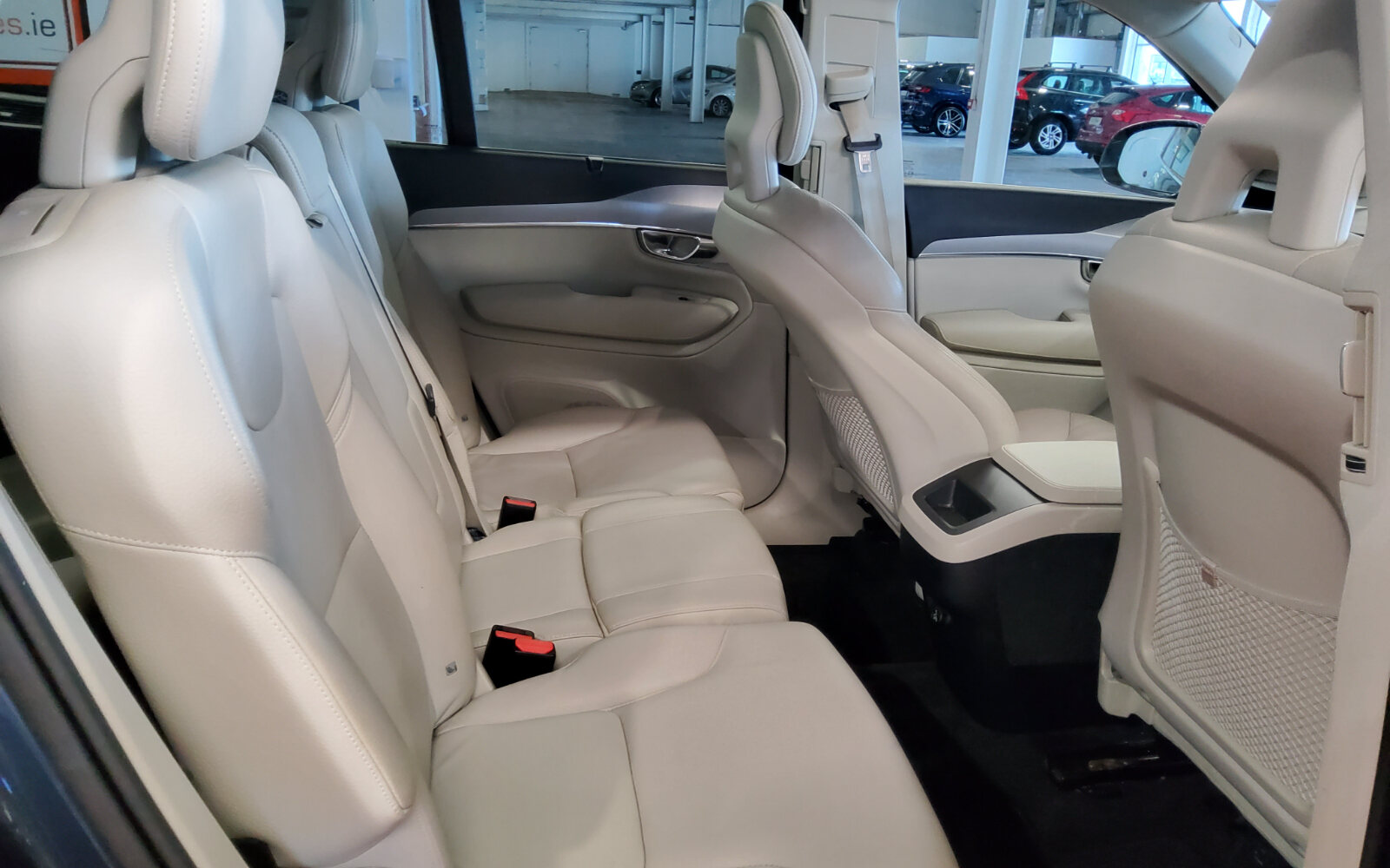 Volvo XC90 B5 (235hp) AWD Momentum Auto