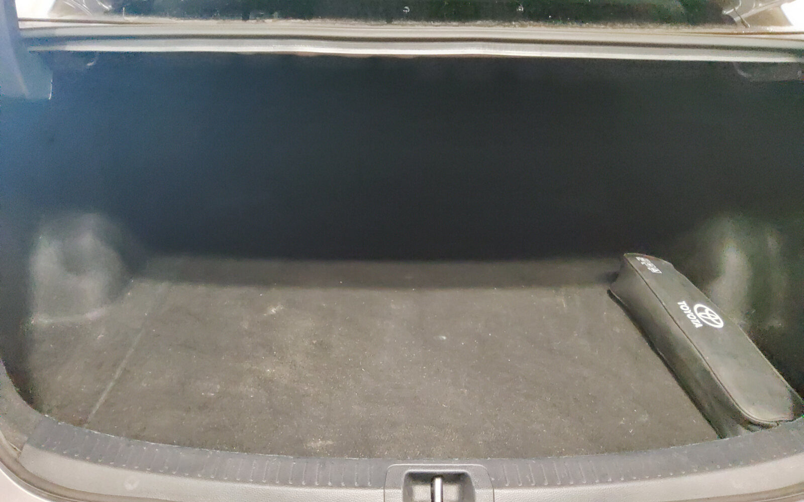 Toyota Corolla 1.8 Hybrid Luna Sport Saloon